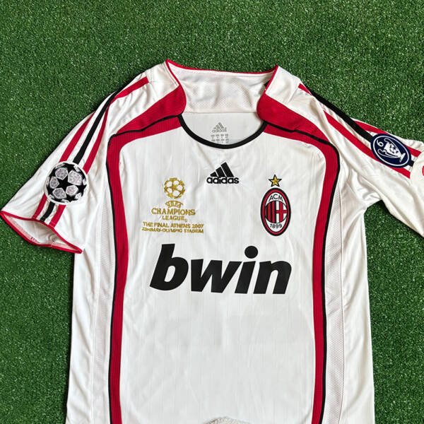 Maillot extérieur AC Milan 2007 porté en finale de la Ligue des Champions par Maldini et Kaka.