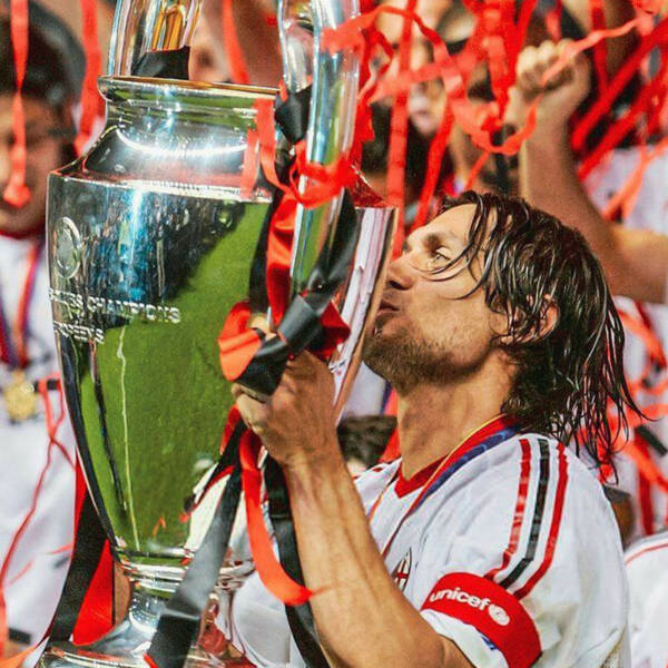 Maillot extérieur AC Milan 2007 porté en finale de la Ligue des Champions par Maldini et Kaka.