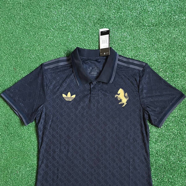 Maillot third Juventus 2025 – Design moderne avec couleurs alternatives et logo Adidas.
