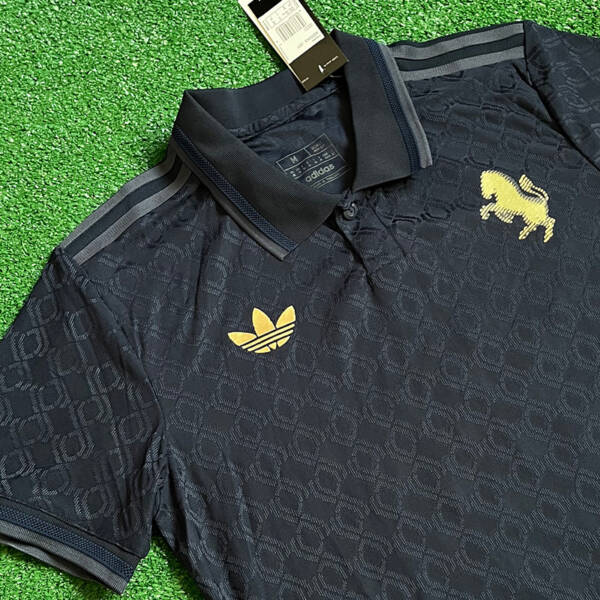 Maillot third Juventus 2025 – Design moderne avec couleurs alternatives et logo Adidas.