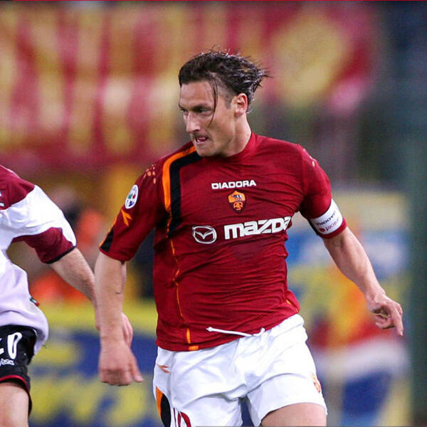 Maillot domicile AS Roma 2004-2005, porté par Francesco Totti.