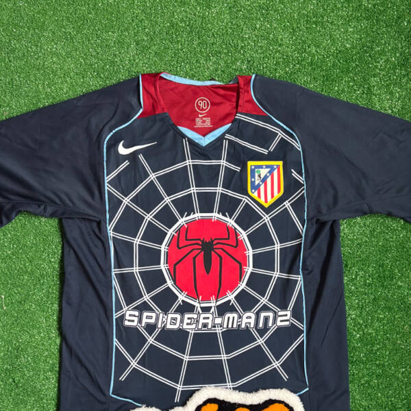 Maillot extérieur Atlético Madrid 2004-2005, porté par Fernando Torres.