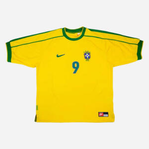 Maillot domicile Brésil 1998, jaune avec détails verts, porté par Ronaldo lors de la Coupe du Monde.