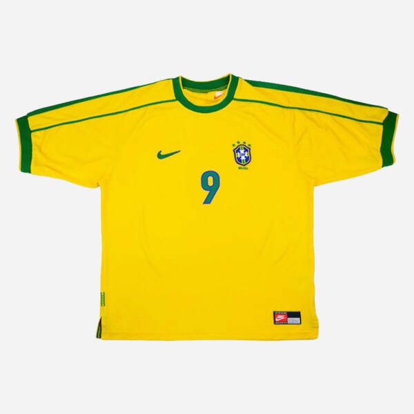Maillot domicile Brésil 1998, jaune avec détails verts, porté par Ronaldo lors de la Coupe du Monde.