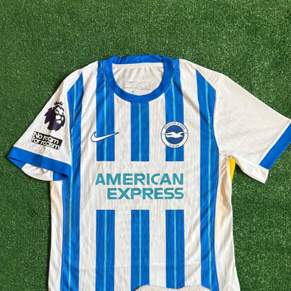 Maillot domicile Brighton 2025, design classique bleu et blanc.