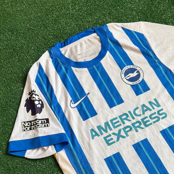 Maillot domicile Brighton 2025, design classique bleu et blanc.