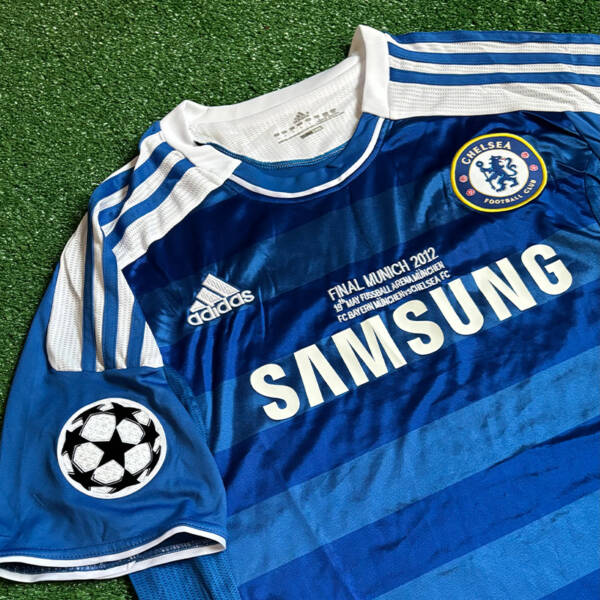 Maillot domicile Chelsea 2012, bleu classique.