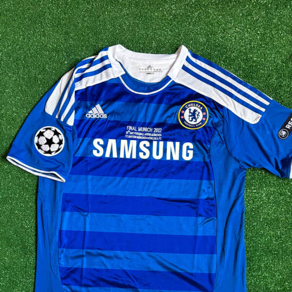 Maillot domicile Chelsea 2012, bleu classique.