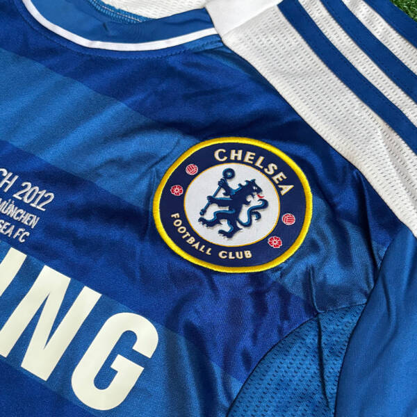 Maillot domicile Chelsea 2012, bleu classique.
