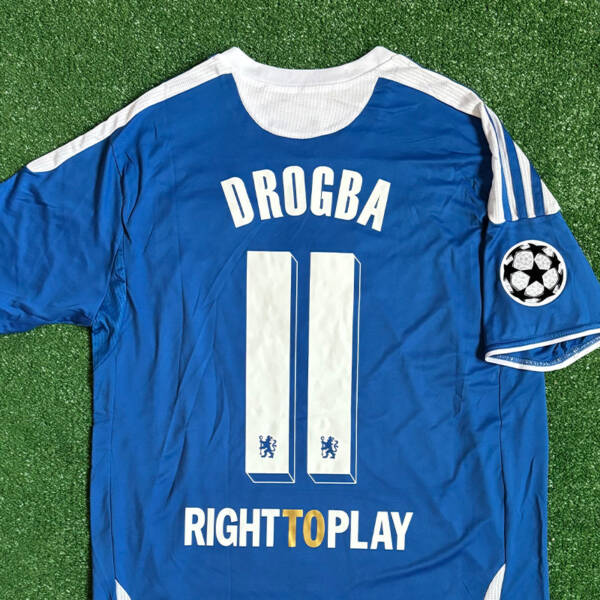 Maillot domicile Chelsea 2012, bleu classique.
