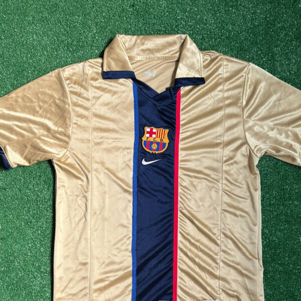 Maillot extérieur FC Barcelone 2001-2002, porté par Rivaldo.