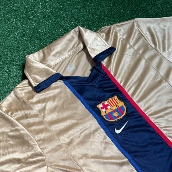Maillot extérieur FC Barcelone 2001-2002, porté par Rivaldo.