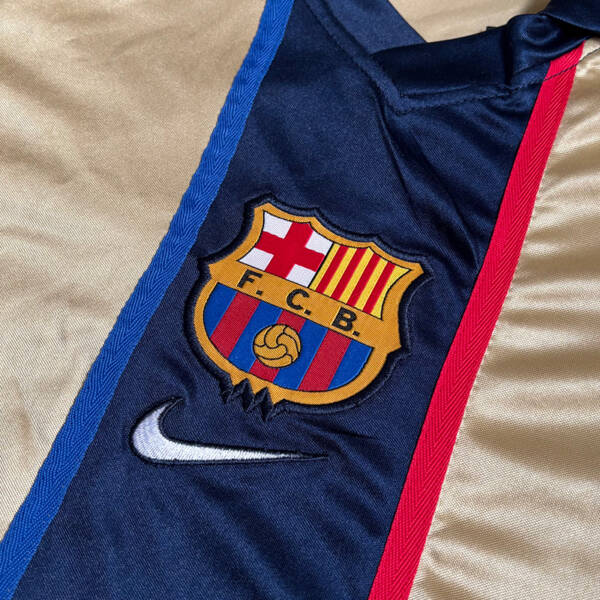 Maillot extérieur FC Barcelone 2001-2002, porté par Rivaldo.