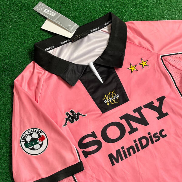 Maillot extérieur Juventus 1997-1998, rose avec détails noirs