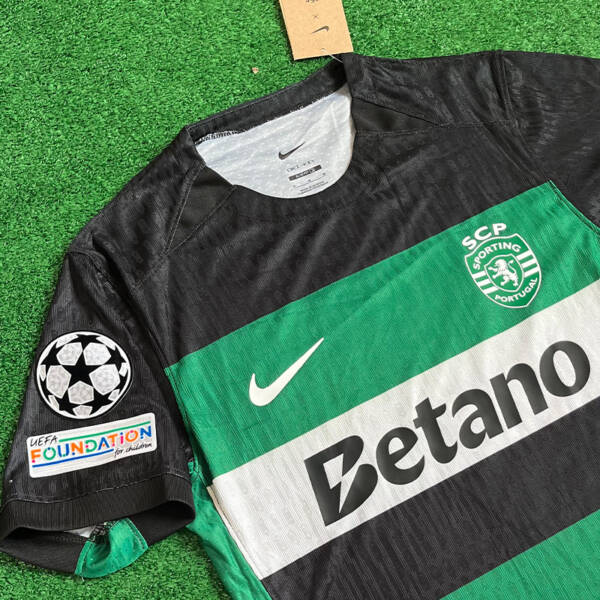 Maillot domicile Lisbonne 2025, design vert et blanc classique.