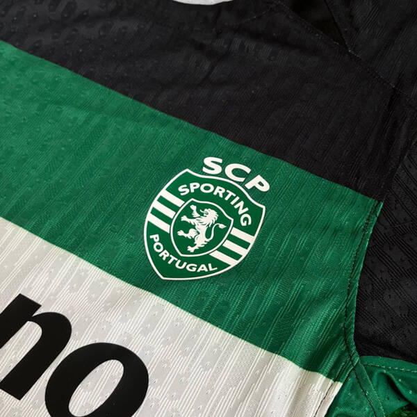 Maillot domicile Lisbonne 2025, design vert et blanc classique.