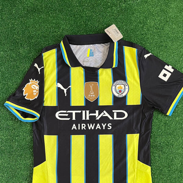 Maillot extérieur Manchester City 2025, design rétro vert