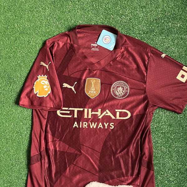 Maillot third Manchester City 2025, design innovant et audacieux.