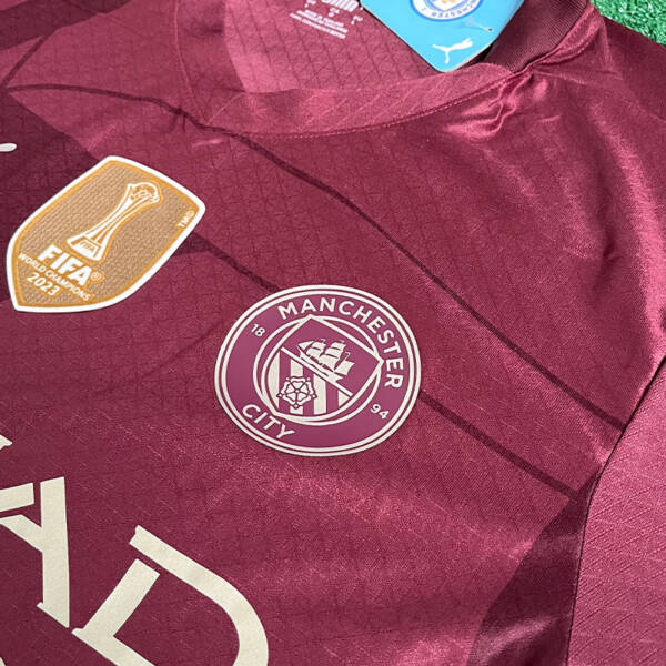 Maillot third Manchester City 2025, design innovant et audacieux.