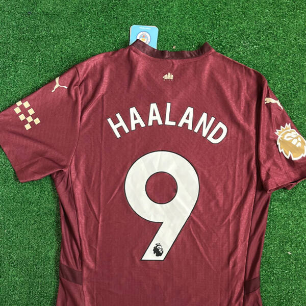 Maillot third Manchester City 2025, design innovant et audacieux.