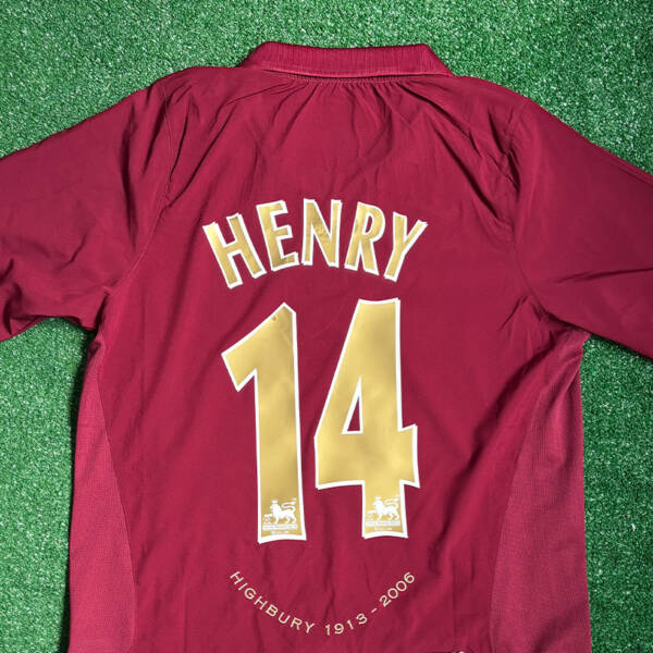 Maillot domicile Arsenal 2006, bordeaux avec touches dorées