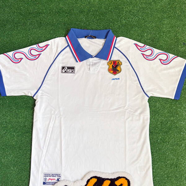 Maillot extérieur Japon 1998, blanc avec détails bleus et rouges, design Coupe du Monde.