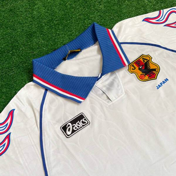 Maillot extérieur Japon 1998, blanc avec détails bleus et rouges, design Coupe du Monde.