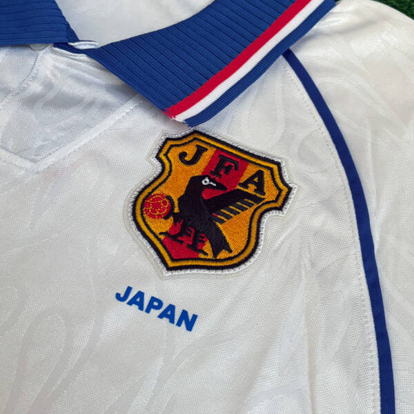 Maillot extérieur Japon 1998, blanc avec détails bleus et rouges, design Coupe du Monde.