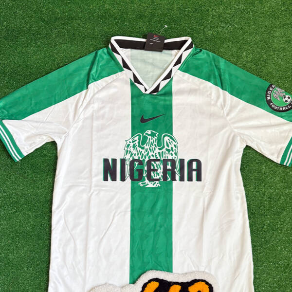 Maillot extérieur Nigeria 1996 blanc, style rétro.