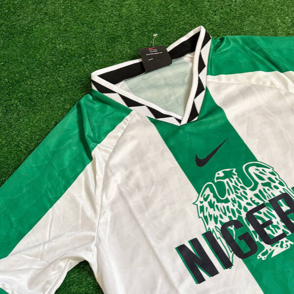 Maillot extérieur Nigeria 1996 blanc, style rétro.