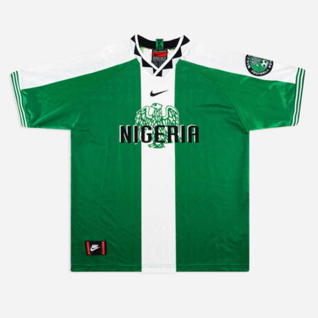 Maillot domicile Nigeria 1996, vert avec motifs blancs, design rétro emblématique.