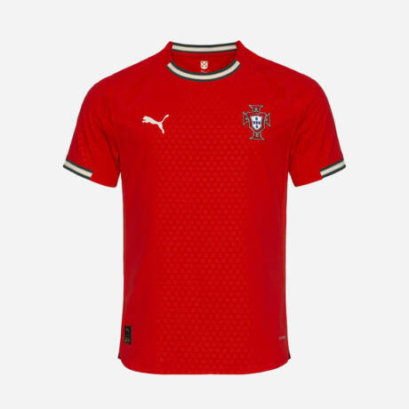 Maillot domicile Portugal 2025 rouge, porté par Ronaldo.