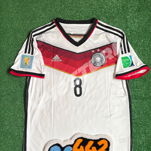 Maillot domicile Allemagne 2014 porté par Mesut Özil