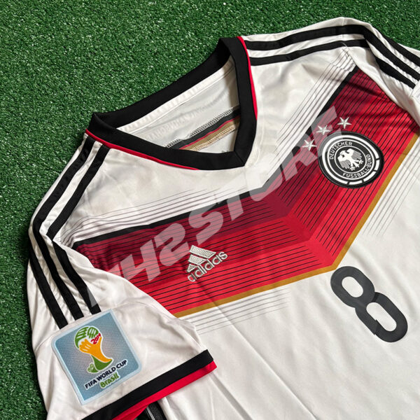 Maillot domicile Allemagne 2014 porté par Mesut Özil