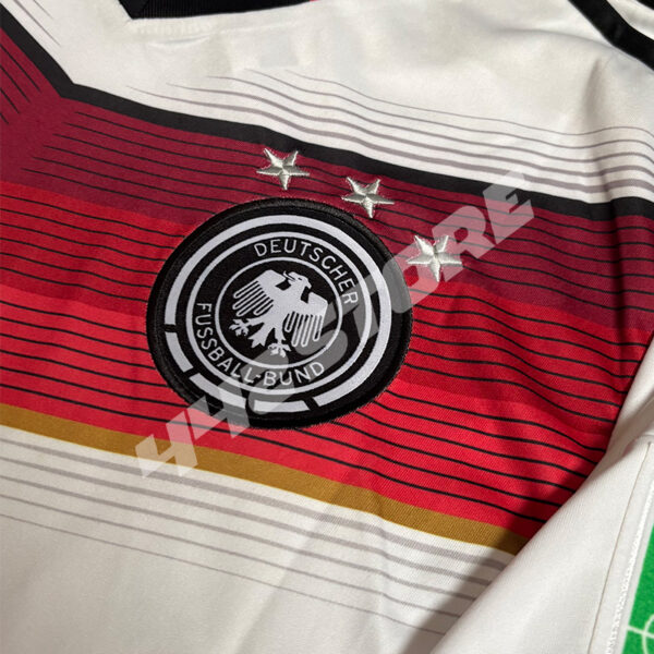Maillot domicile Allemagne 2014 porté par Mesut Özil