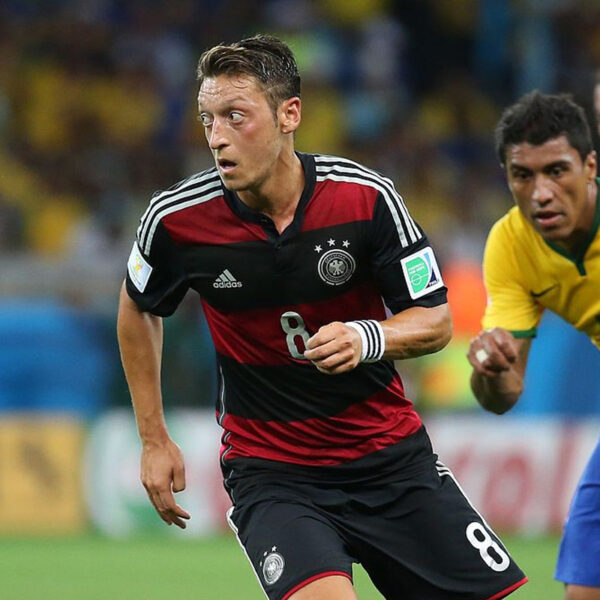 Maillot extérieur Allemagne 2014 porté par Mesut Özil