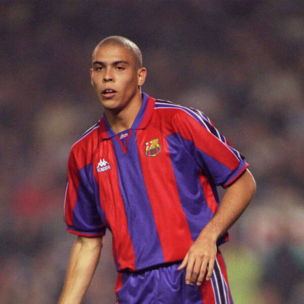 Maillot domicile FC Barcelone 1997 porté par Ronaldo