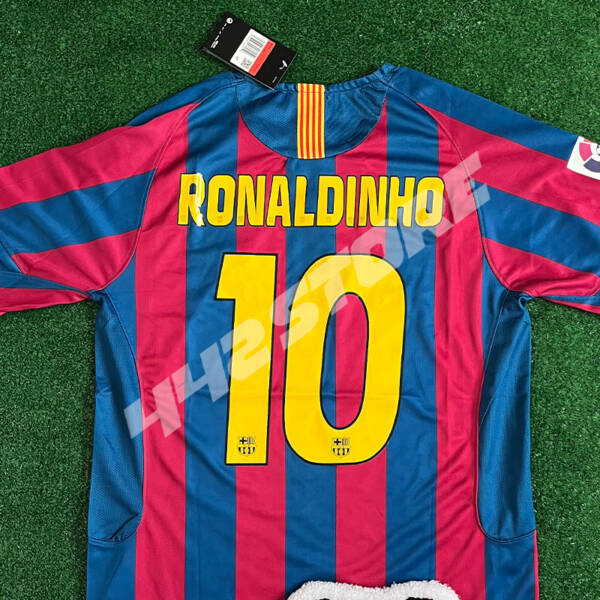 Maillot domicile FC Barcelone 2005 porté par Ronaldinho