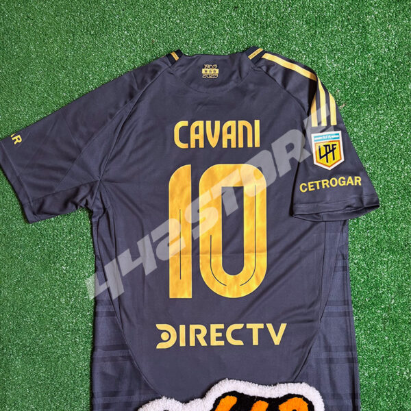 Maillot extérieur Boca Juniors 2025 porté par Edinson Cavani