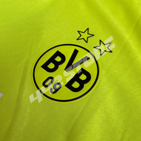 Maillot quatrième Dortmund 2024 porté par Adeyemi