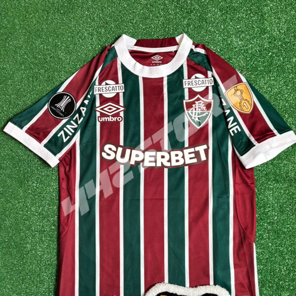 Maillot domicile Fluminense 2025 porté par Thiago Silva