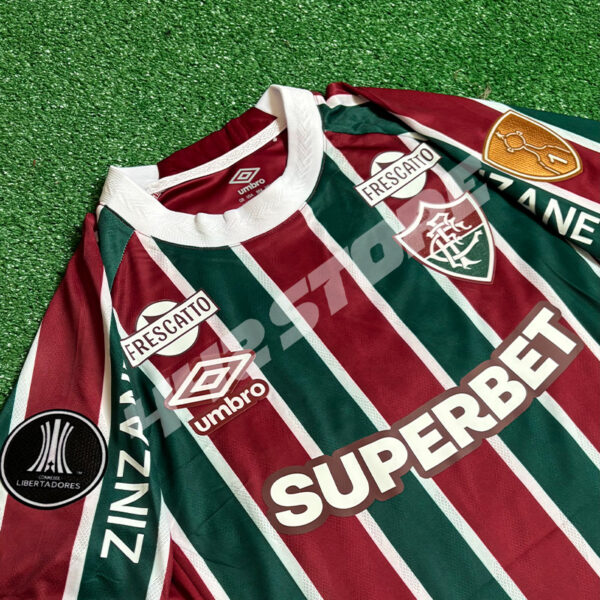 Maillot domicile Fluminense 2025 porté par Thiago Silva