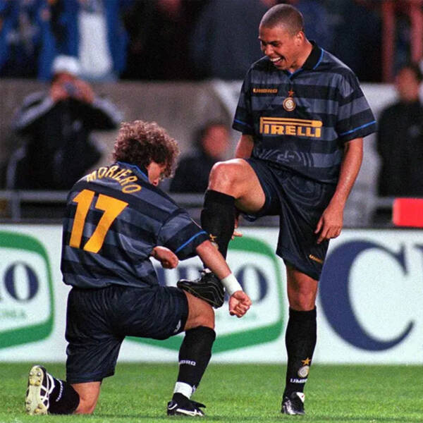 Maillot third Inter Milan 1997 porté par Ronaldo
