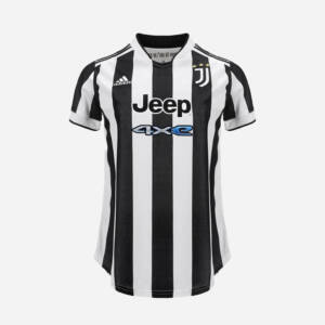Maillot domicile Juventus 2021 porté par Cristiano Ronaldo