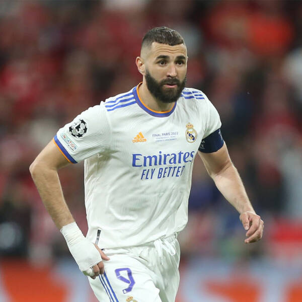 Maillot domicile Real Madrid 2022 porté par Karim Benzema