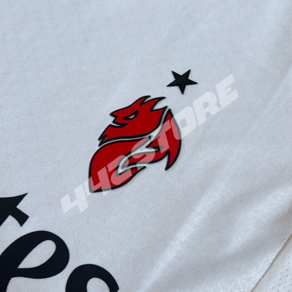 Maillot extérieur AC Milan 2026 blanc avec logo diable rouge