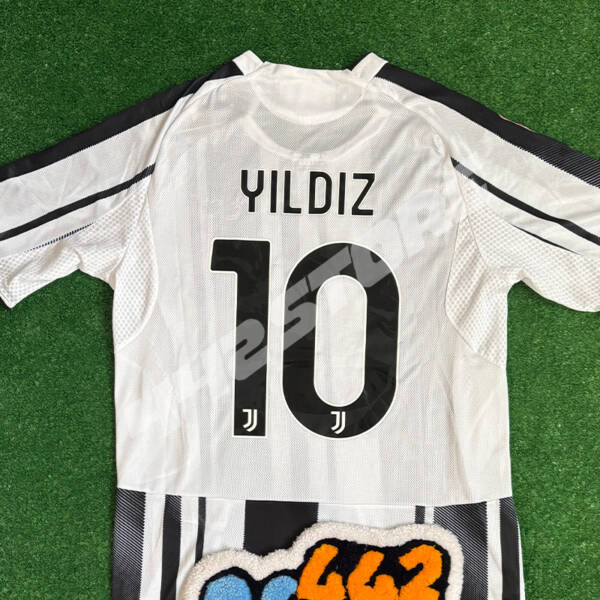 Maillot domicile Juventus 2026 noir et blanc