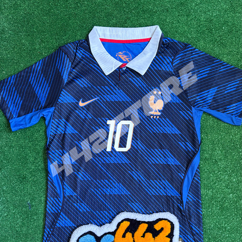 Maillot domicile France 2026 floqué Mbappé ou Olise