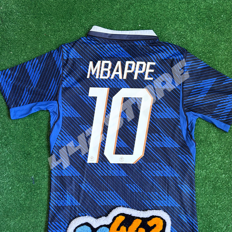 Maillot domicile France 2026 floqué Mbappé ou Olise